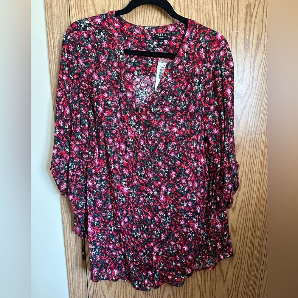 Torrid Women's Floral Top - Black and red Harper blouse L NWT